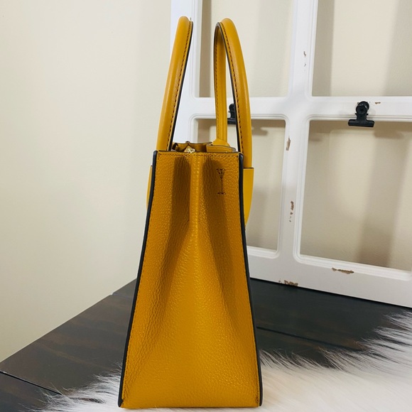 Michael Kors Mercer Medium Messenger Crossbody - Picture 5 of 15